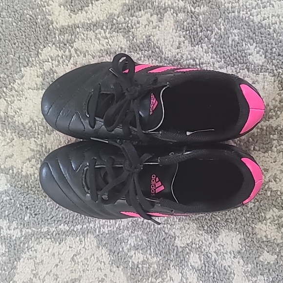 Girls cleats - Picture 1 of 3